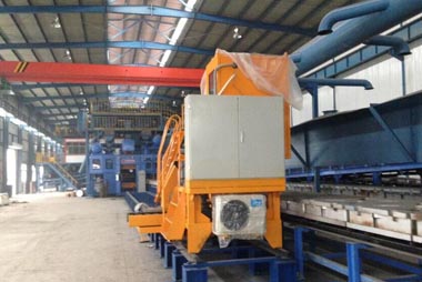 Automatic pouring machine for horizontal molding l